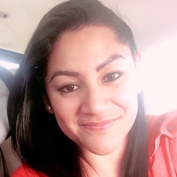 Meet your Posher, Liz - Picture 1 of 1